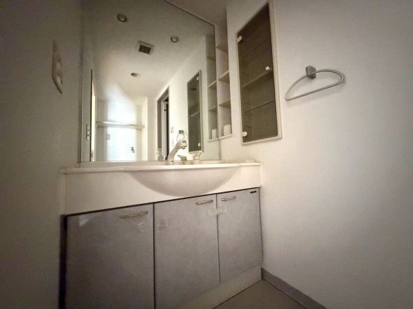 川西市花屋敷、マンションの画像です