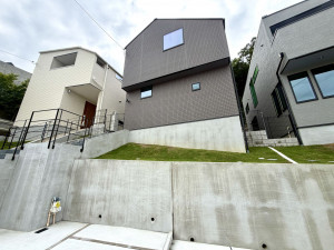 宝塚市花屋敷松ガ丘、新築一戸建ての画像です