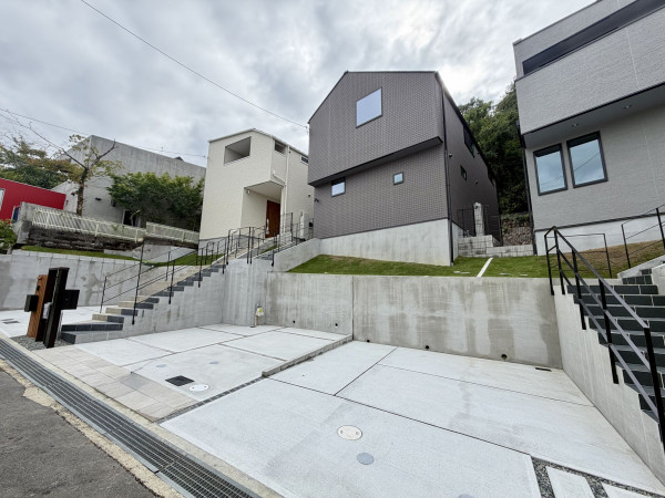 宝塚市花屋敷松ガ丘、新築一戸建ての画像です