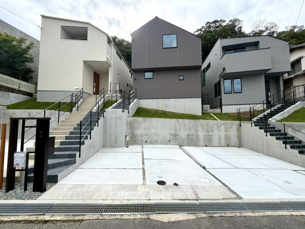 宝塚市花屋敷松ガ丘、新築一戸建ての画像です