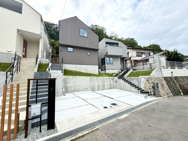 宝塚市花屋敷松ガ丘、新築一戸建ての画像です