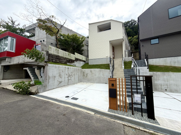 宝塚市花屋敷松ガ丘、新築一戸建ての画像です