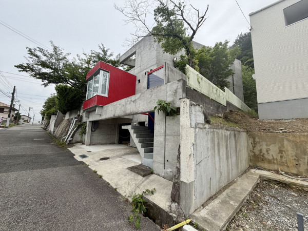 宝塚市花屋敷松ガ丘、中古一戸建ての画像です