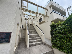 宝塚市雲雀丘山手、マンションの画像です