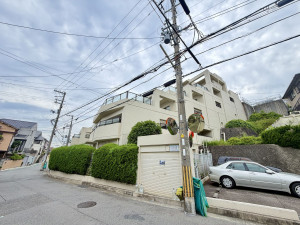 宝塚市雲雀丘山手、マンションの画像です