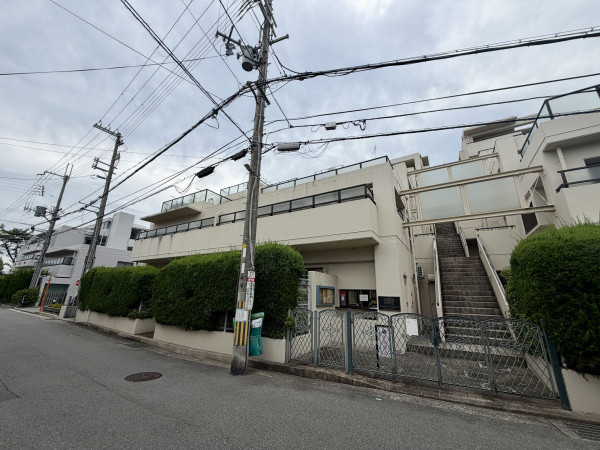 宝塚市雲雀丘山手、マンションの画像です