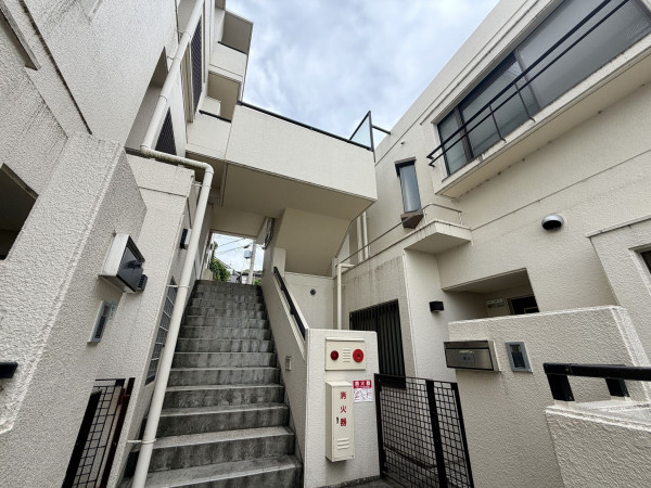 宝塚市雲雀丘山手、マンションの画像です