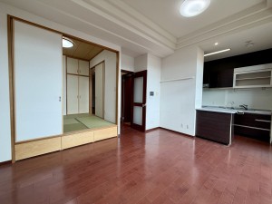 川西市花屋敷、マンションの画像です