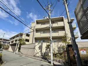 川西市花屋敷、マンションの画像です