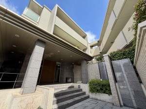 川西市花屋敷、マンションの画像です