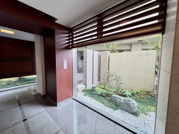 川西市花屋敷、マンションの画像です