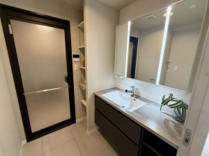 宝塚市雲雀丘、マンションの画像です