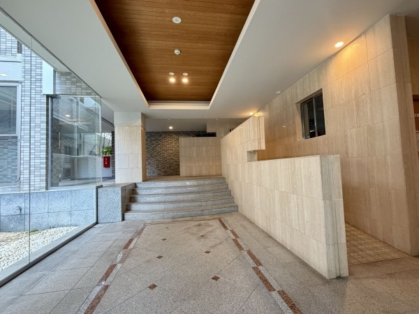 宝塚市雲雀丘、マンションの画像です