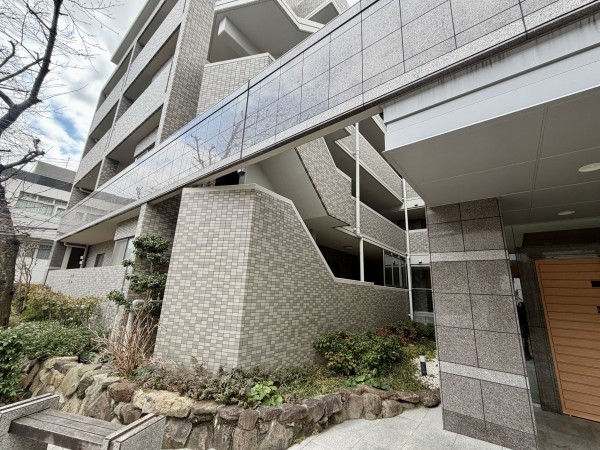 宝塚市雲雀丘、マンションの画像です