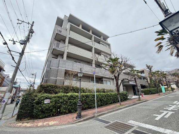 宝塚市雲雀丘、マンションの画像です