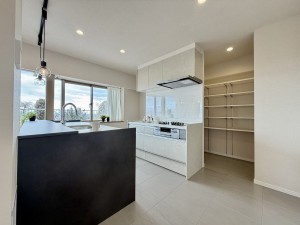 宝塚市雲雀丘山手、マンションの画像です