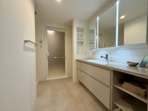 宝塚市雲雀丘山手、マンションの画像です