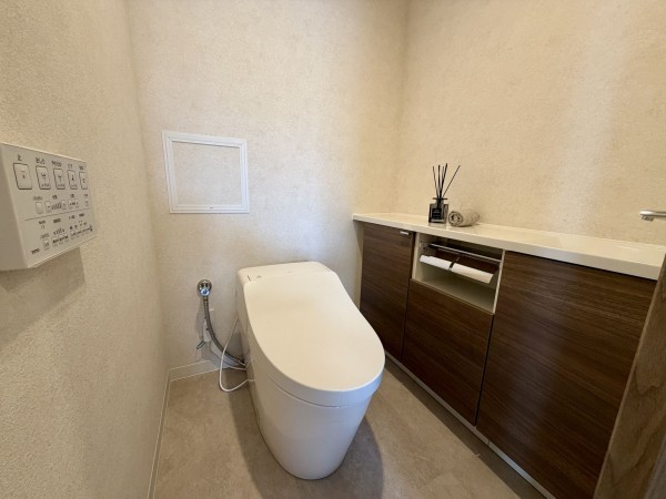 宝塚市雲雀丘山手、マンションの画像です