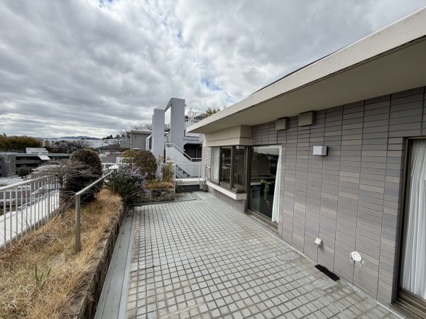 宝塚市雲雀丘山手、マンションの画像です