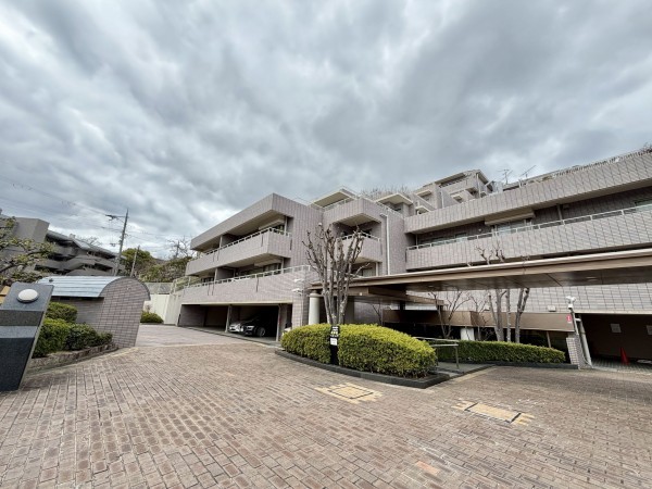 宝塚市雲雀丘山手、マンションの画像です