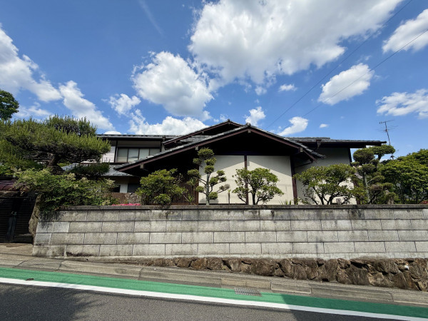 宝塚市花屋敷つつじガ丘、中古一戸建ての画像です
