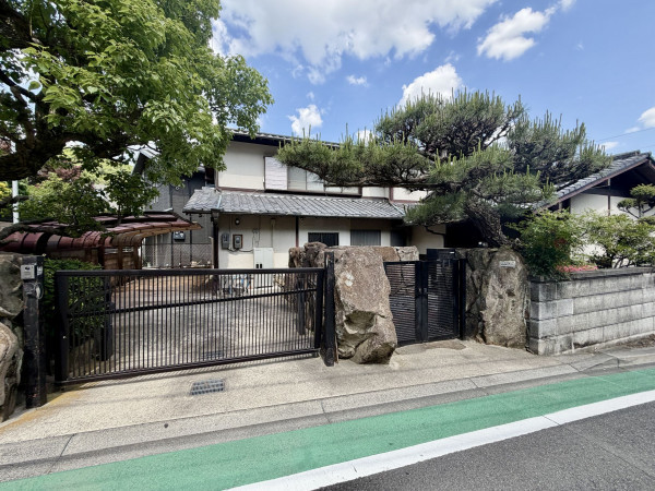 宝塚市花屋敷つつじガ丘、中古一戸建ての画像です