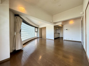宝塚市花屋敷荘園、マンションの画像です