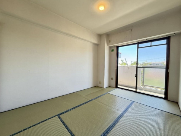 宝塚市花屋敷荘園、マンションの画像です