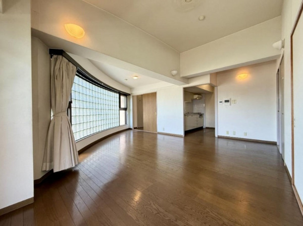 宝塚市花屋敷荘園、マンションの画像です