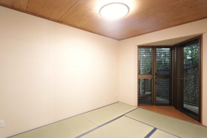 川西市花屋敷、マンションの画像です