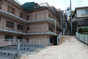 川西市花屋敷、マンションの画像です