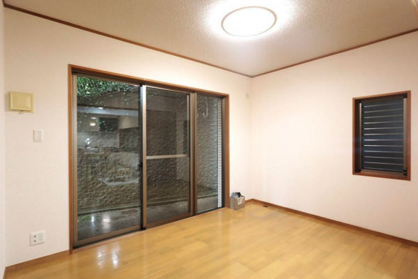 川西市花屋敷、マンションの画像です