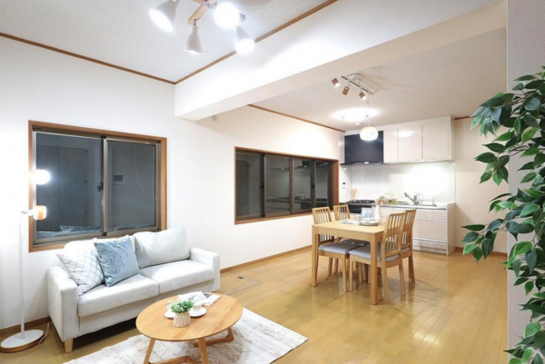 川西市花屋敷、マンションの画像です
