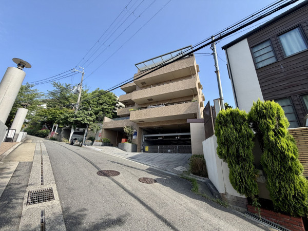 宝塚市雲雀丘山手、マンションの画像です
