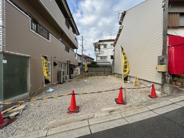 東大阪市東石切町、土地の前面道路を含む現地写真画像です