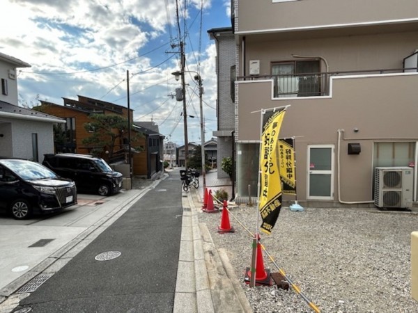 東大阪市東石切町、土地の前面道路を含む現地写真画像です