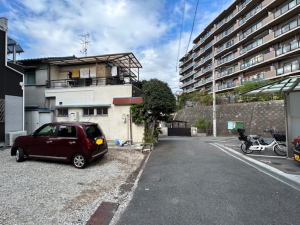 東大阪市東石切町、土地の前面道路を含む現地写真画像です