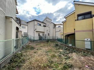 東大阪市東石切町、土地の前面道路を含む現地写真画像です
