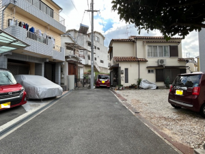 東大阪市東石切町、土地の前面道路を含む現地写真画像です