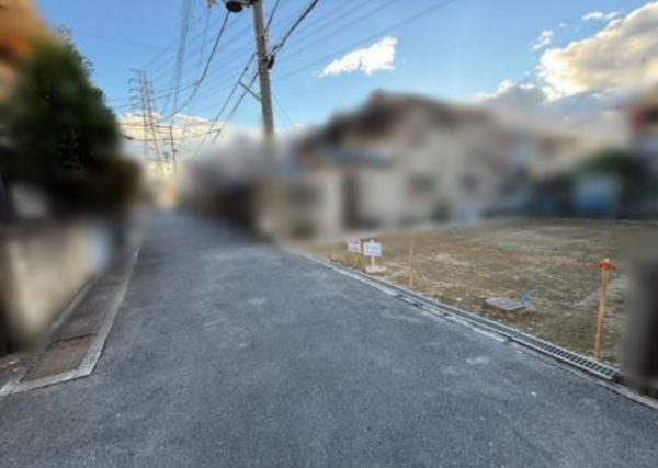 東大阪市日下町、土地の前面道路を含む現地写真画像です