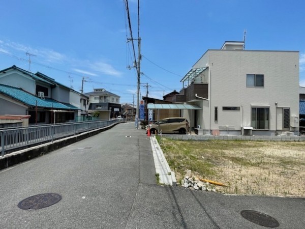 東大阪市中石切町、土地の前面道路を含む現地写真画像です