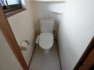 東大阪市善根寺町、収益物件/住宅のトイレ画像です