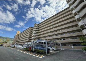 東大阪市布市町、マンションの外観画像です