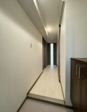 東大阪市布市町、マンションの玄関画像です