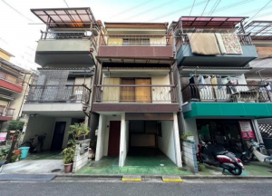 東大阪市中石切町、中古一戸建ての外観画像です