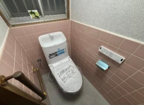 東大阪市中石切町、中古一戸建てのトイレ画像です