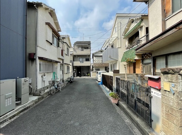 東大阪市中石切町、土地の前面道路を含む現地写真画像です