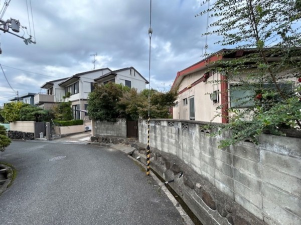 東大阪市北石切町、土地の前面道路を含む現地写真画像です