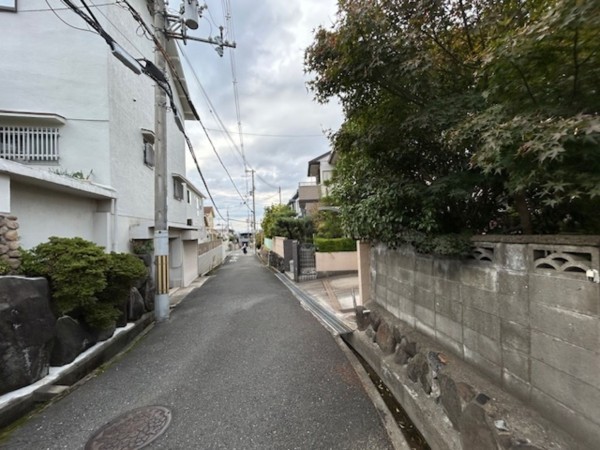 東大阪市北石切町、土地の前面道路を含む現地写真画像です