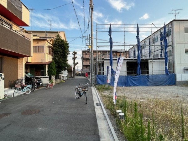 東大阪市西石切町、土地の前面道路を含む現地写真画像です